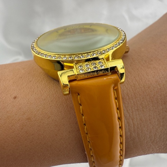 Luxury Gold Crystal Women’s Watch • Sparkling Dial • Elegant Fashion Accessory - Picture 8 of 14